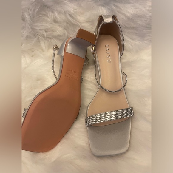 Silver Sandals With Glitter Straps. EU Size 40. US Size 8.5/9 - Picture 8 of 9